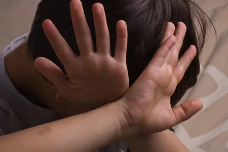 Atalığı 3 yaşlı uşağı döyüb, vəziyyəti ağırdır