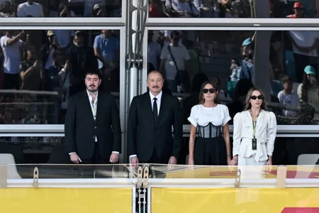 İlham Əliyev və Mehriban Əliyeva Formula 1 üzrə Azərbaycan Qran-Prisinin əsas yarışında - FOTO