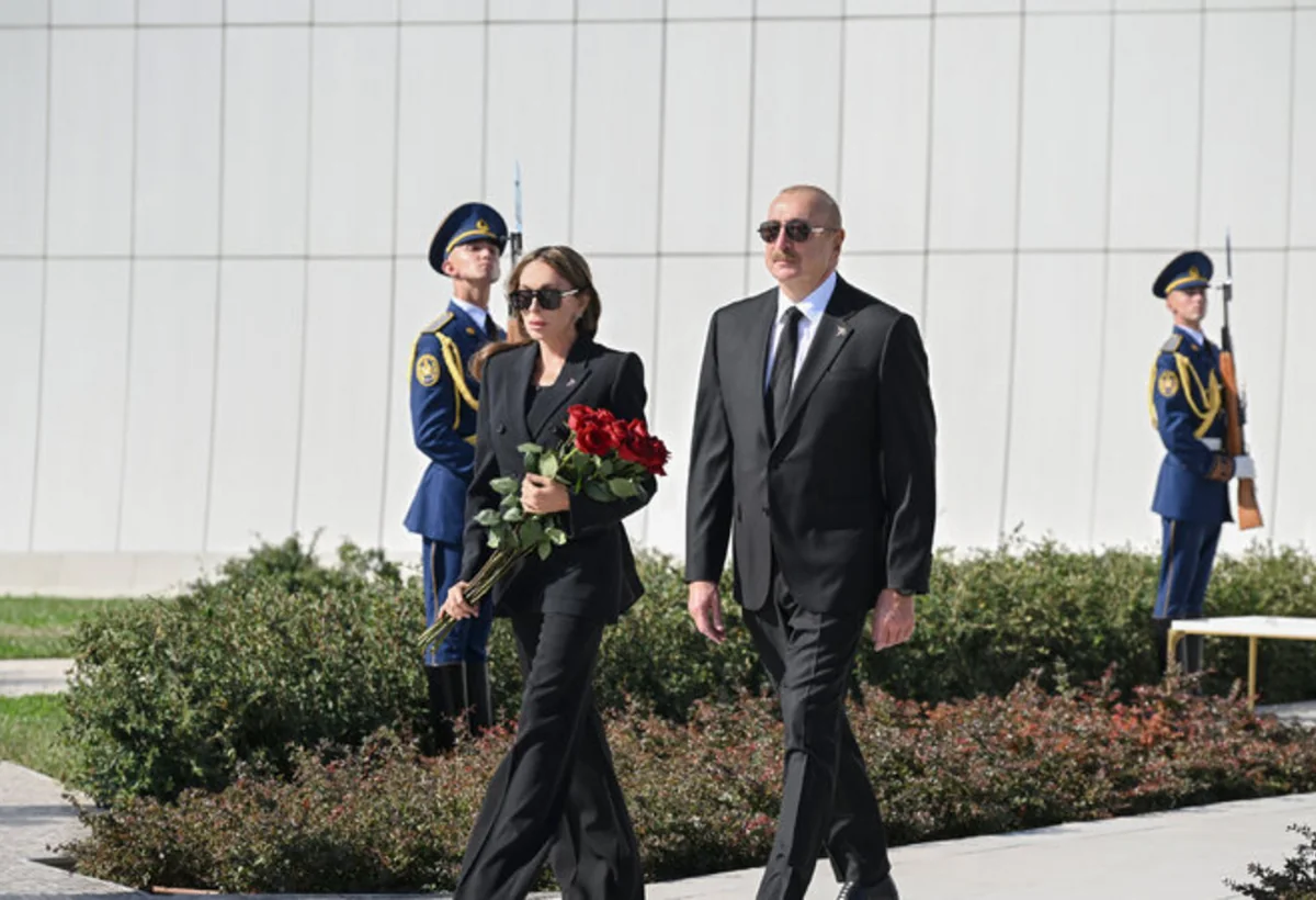 İlham Əliyev və Mehriban Əliyeva Anım Günü ilə əlaqədar Bakıdakı Zəfər parkında oldular