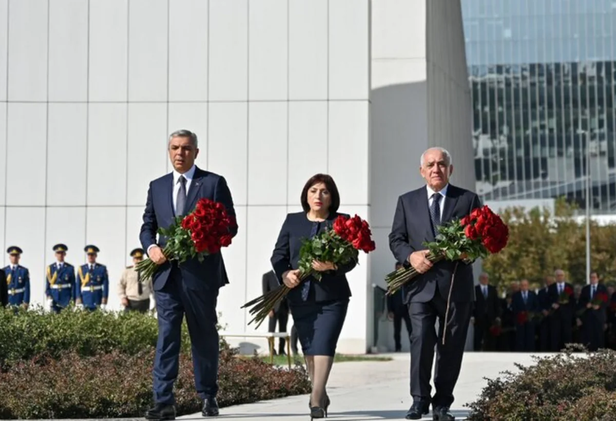 Dövlət və hökumət rəsmiləri Bakıdakı Zəfər parkında oldular - FOTO