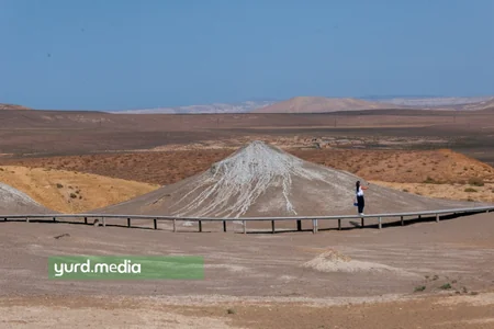 Qılınc, Torağay və neft püskürən vulkan: Turistlər bu məkana axın edir - FOTOREPORTAJ