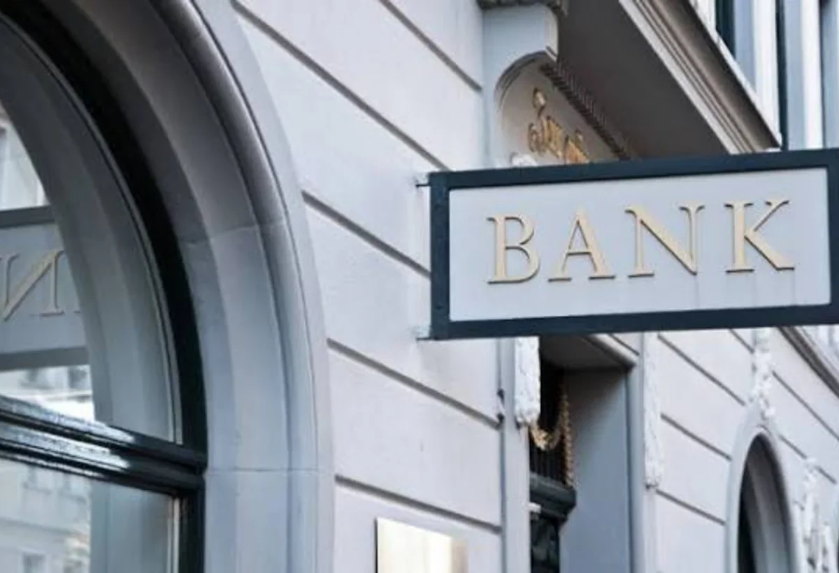 Banklar avqustda 4 filial açıb, 2 şöbə bağlayıb