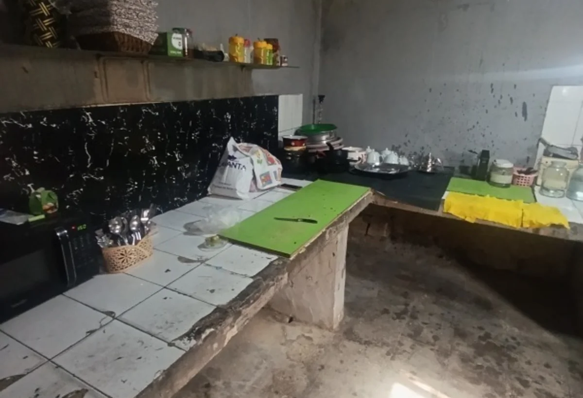 Kafedə natəmizlik, saxta araqlar üzə çıxdı - FOTO