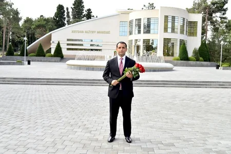 Yeni təyin olunan icra başçısı Ulu Öndərin abidəsini ziyarət edib