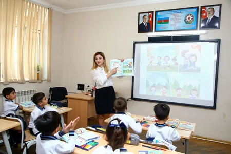 Azərbaycanda ən gənc və ən yaşlı müəllimin neçə yaşı var?