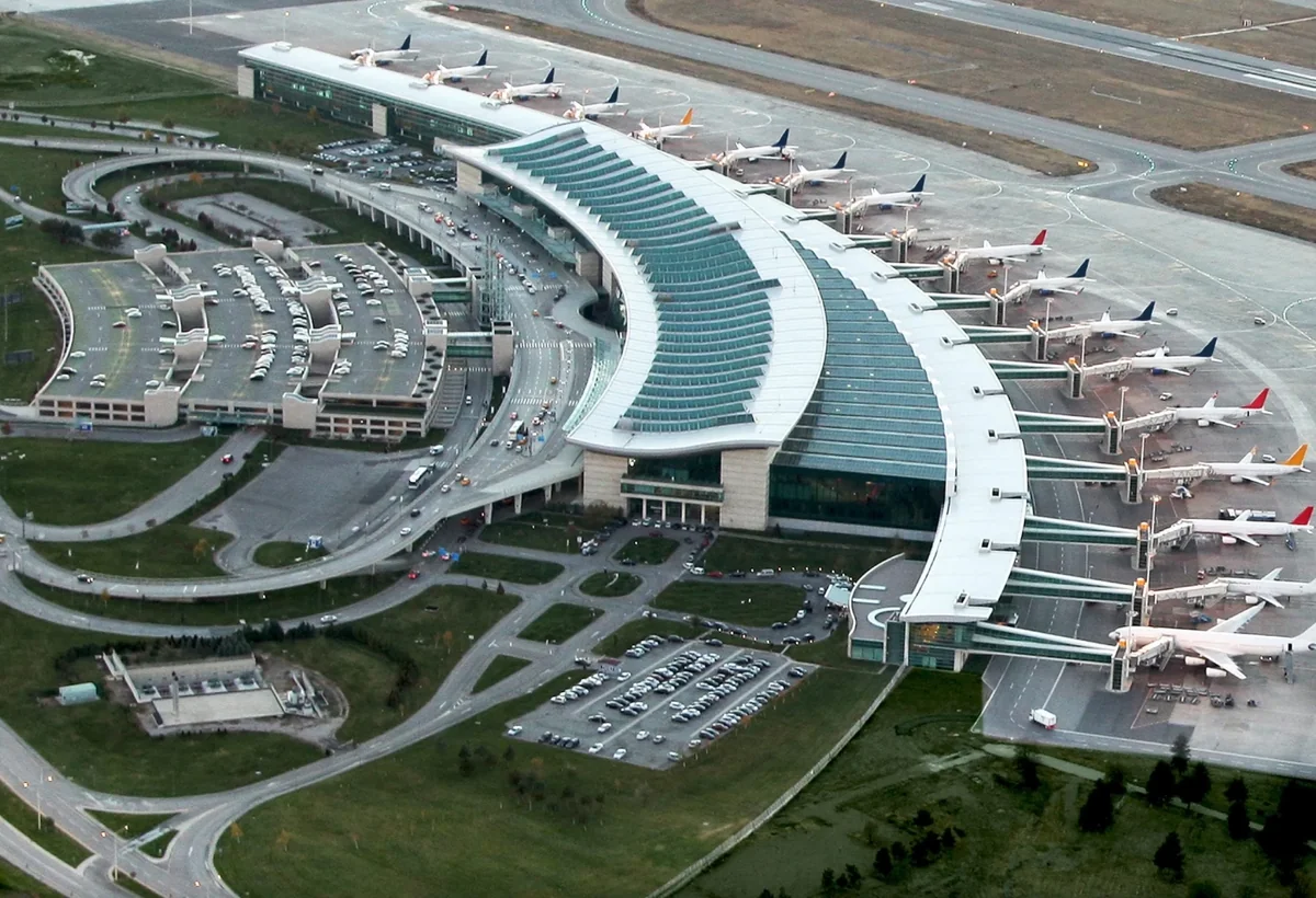 Ankara aeroportu 20 yaşını qeyd edir