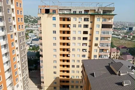 Xırdalanda mansard adı ilə çoxmərtəbəli binanın üstündə 2 mərtəbə tikdilər