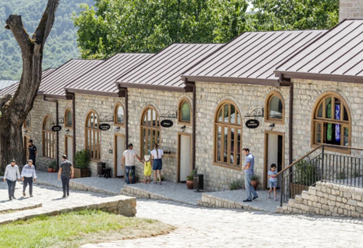 Turizm mərkəzinə çevrilmiş qəsəbədə nə bankomat var, nə ödəniş terminalı - ARAŞDIRMA
