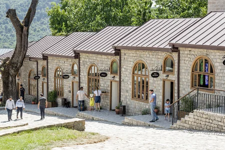 Turizm mərkəzinə çevrilmiş qəsəbədə nə bankomat var, nə ödəniş terminalı - ARAŞDIRMA