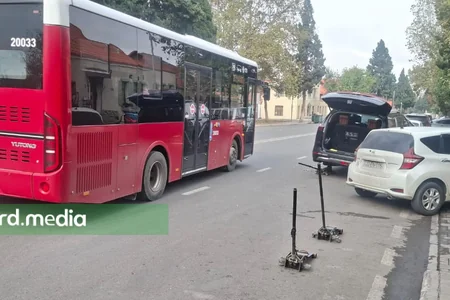 Təkər təmiri ilə məşğul olanlar avtomobil yollarını zəbt edir - FOTO