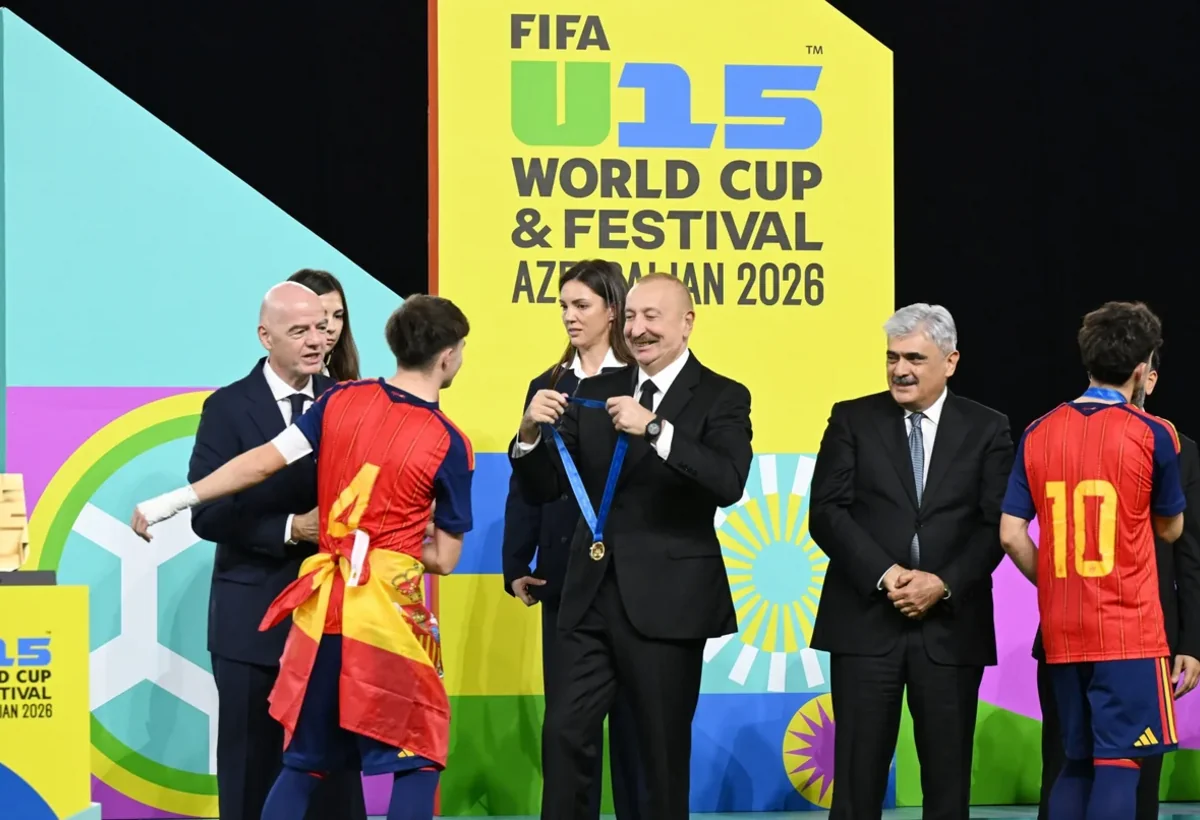 İlham Əliyev FIFA U-15 World Cup and Festivalın mükafatlandırma mərasimində - FOTO