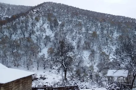 Şahdağda qar yağıb